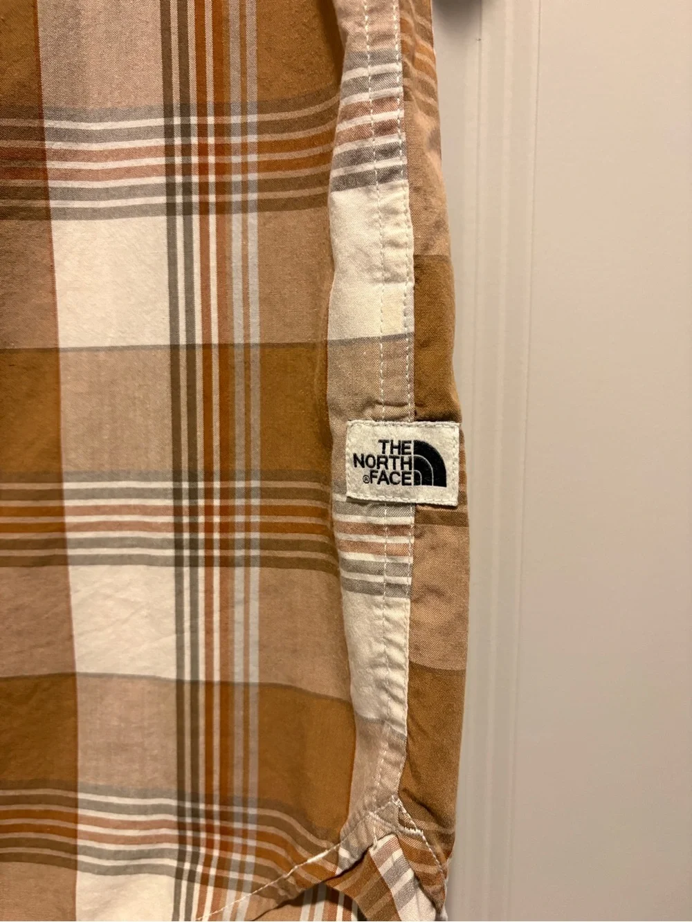 The North Face Men's Short Sleeve Plaid Button-Down Shirt - Brown & White